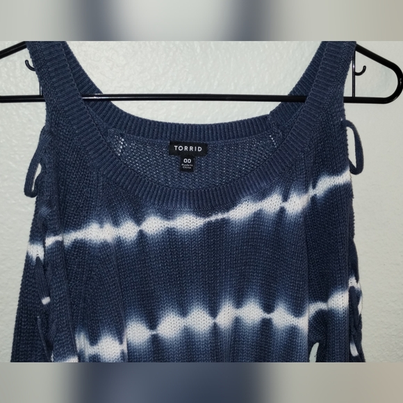 TORRID COLD-SHOULDER LACE-UP SLEEVE SWEATER, SIZE 00 ~ EXCELLENT CONDITION - Picture 15 of 16